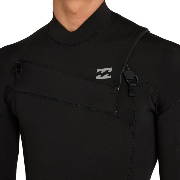 Close-up of the Billabong Absolute Core chest zip entry