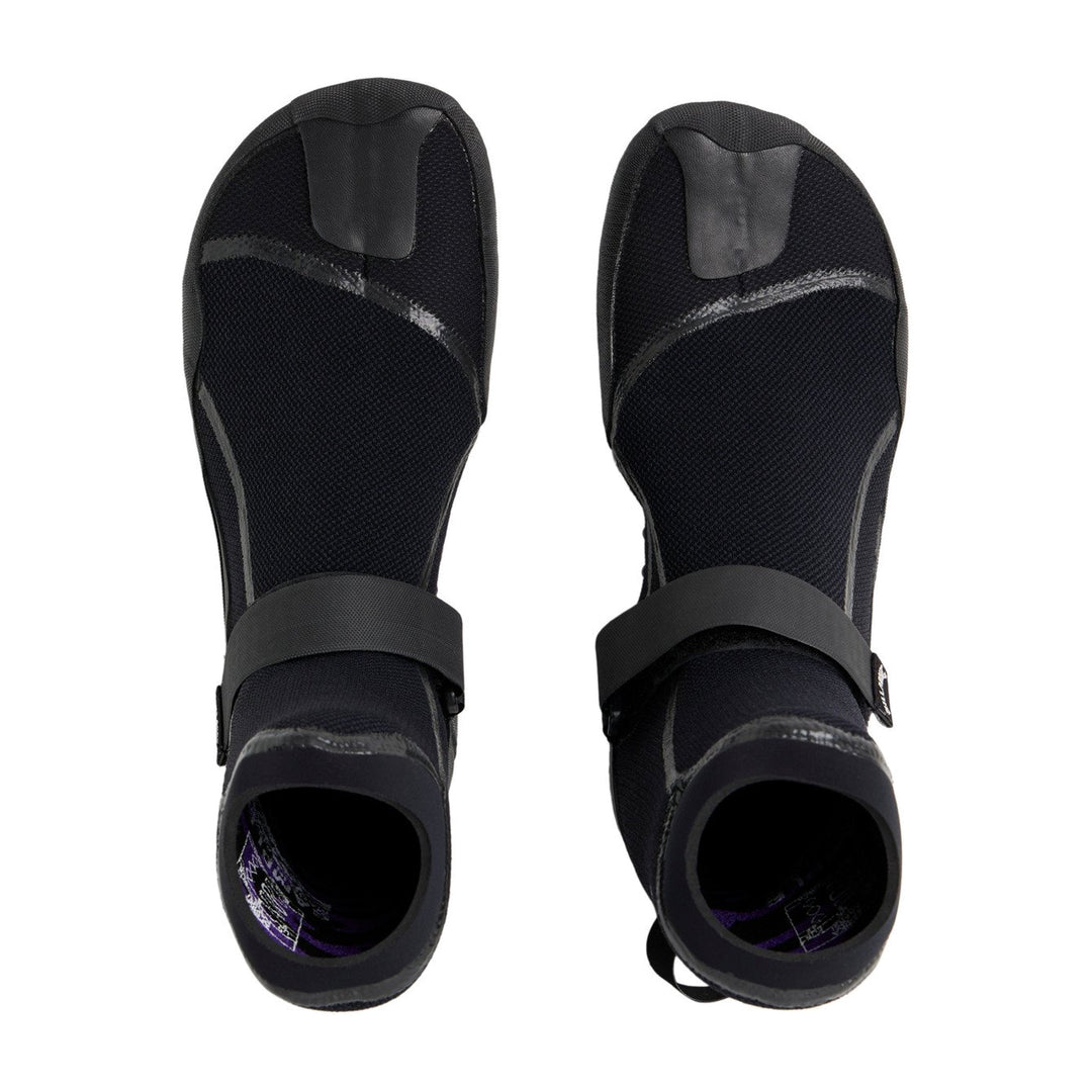 Pair of Billabong Furnace Ultra boots from above, showing the split toe