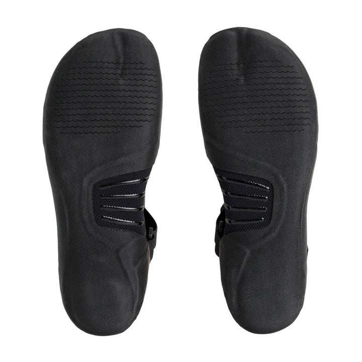 Textured flex-arch soles of the Furnace Ultra boots