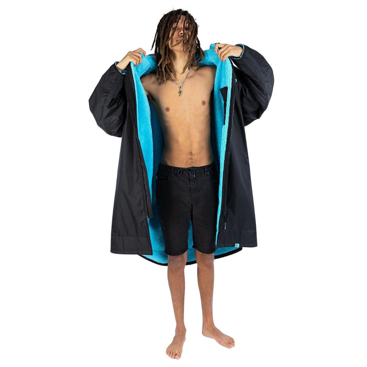 Dryrobe Advance Wickelmantel mit langen Ärmeln – Schwarz/Blau 