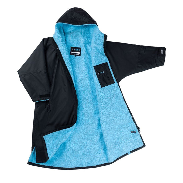 Dryrobe Advance Wickelmantel mit langen Ärmeln – Schwarz/Blau 