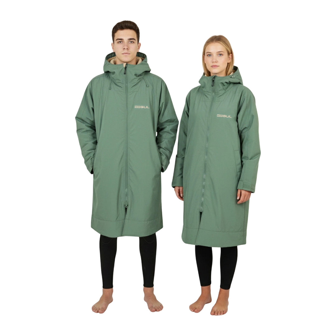 Man and woman wearing the green/taupe Gul Revorobe, unisex fit