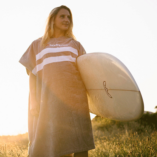 Northcore en watersportaccessoires - Beach Basha veranderende badjas rode strepen - unisex - One Size - One Size